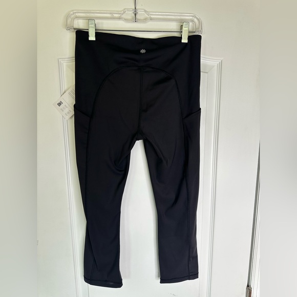 NWT Athleta Ultimate Stash Pocket Capri in Black - Picture 4 of 4
